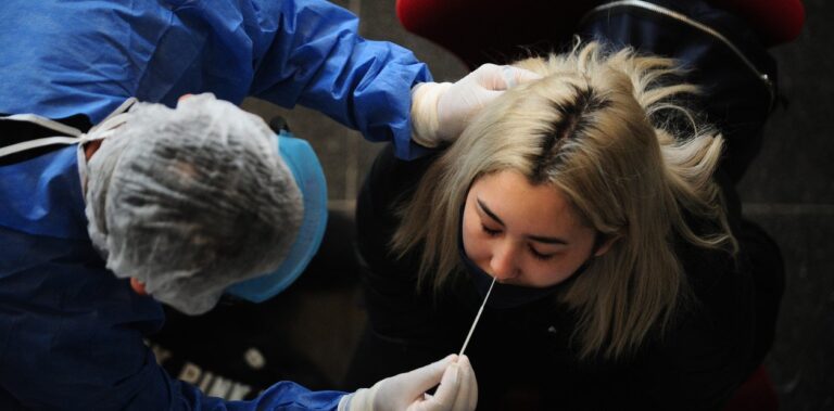 Nuevo test rápido de antígenos de venta libre preocupa a los bioquímicos